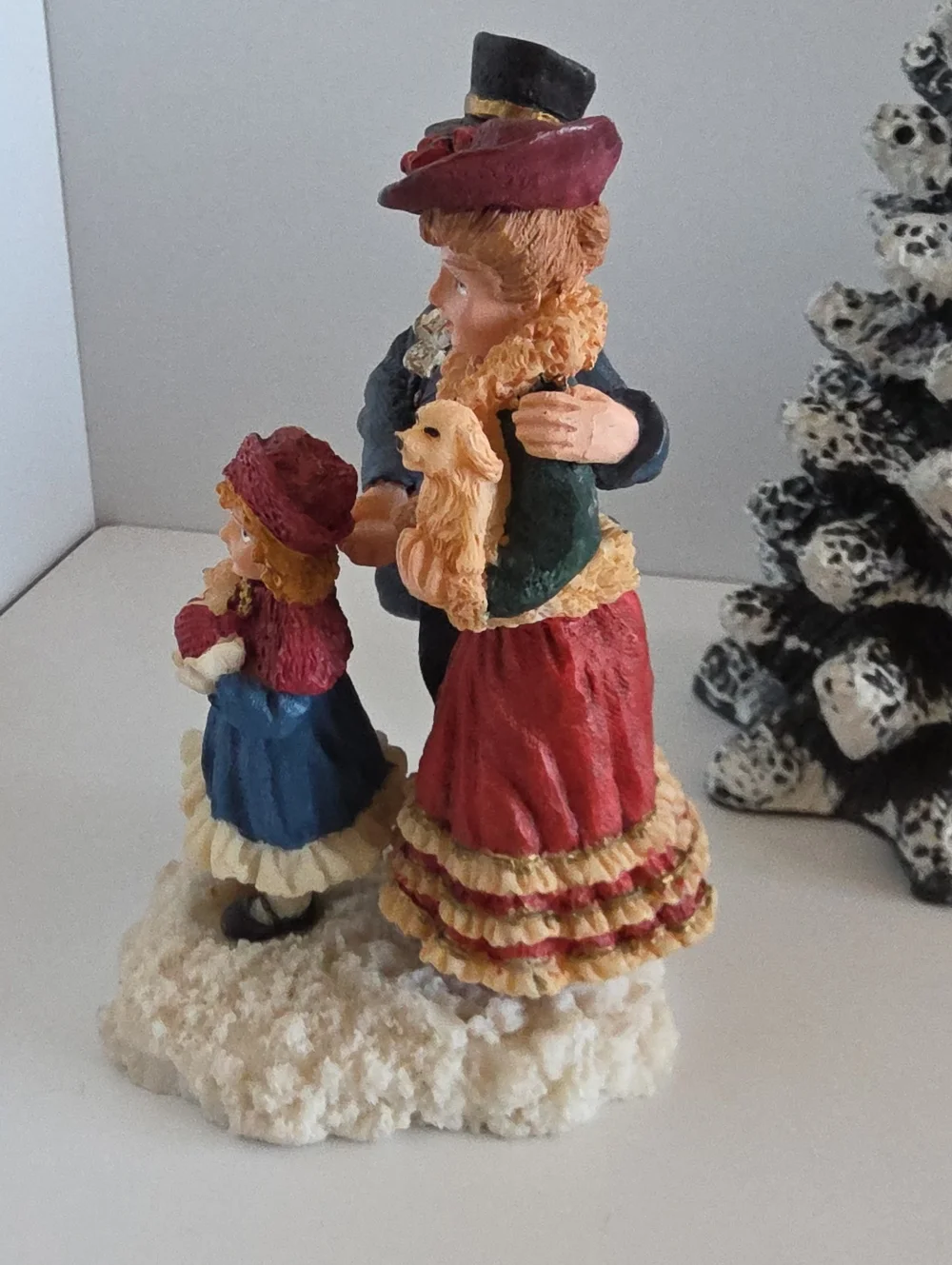 Vintage 1998 Mervyn's Village Square  Resin Victorian Family & Tree Figurine